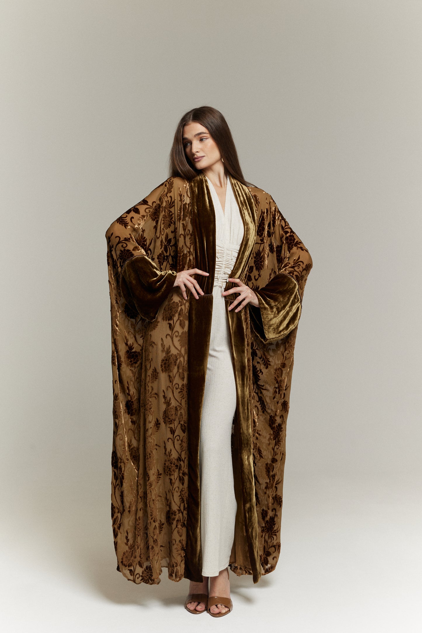 Rosa Abaya | Brown