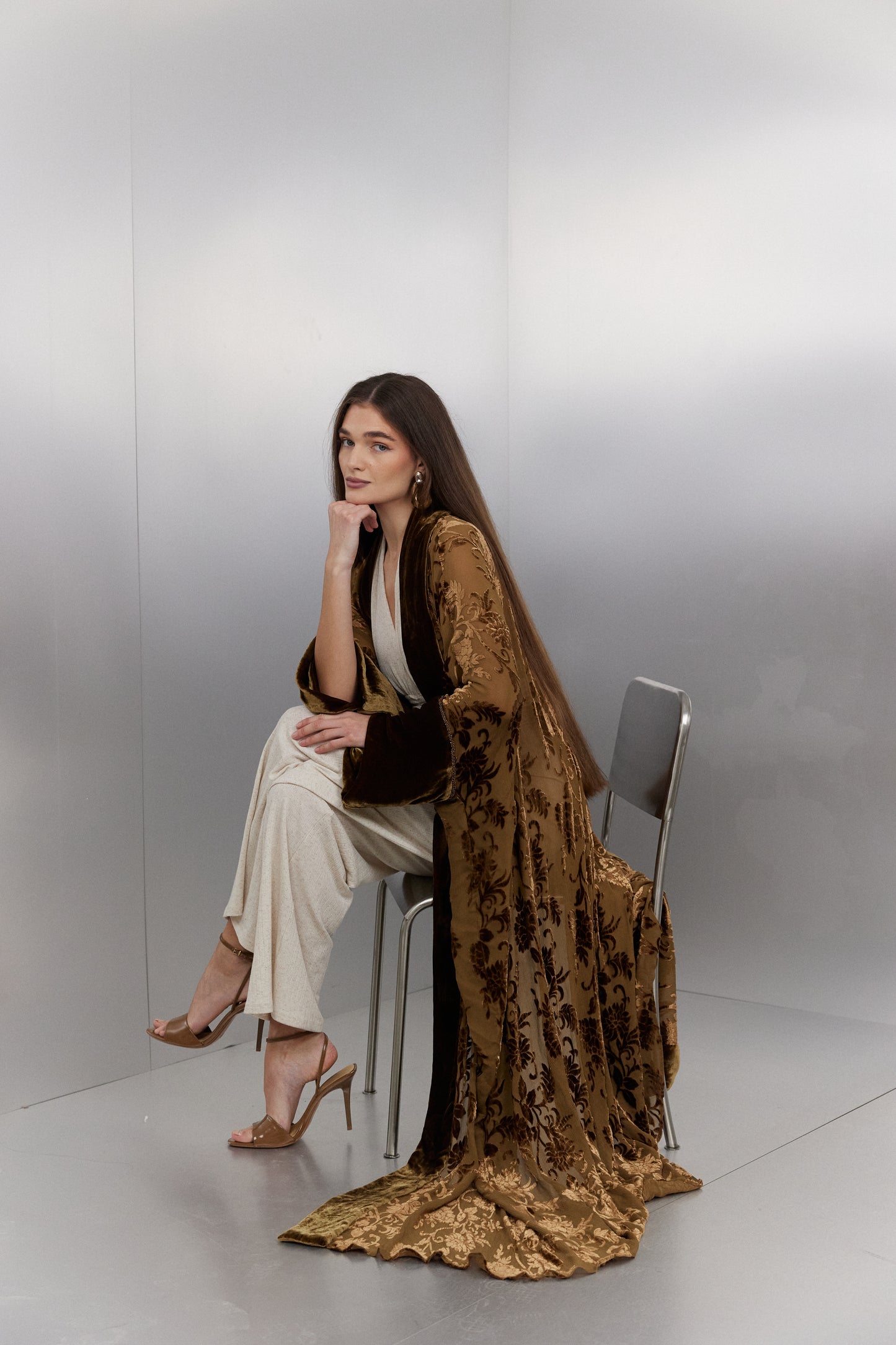 Rosa Abaya | Brown